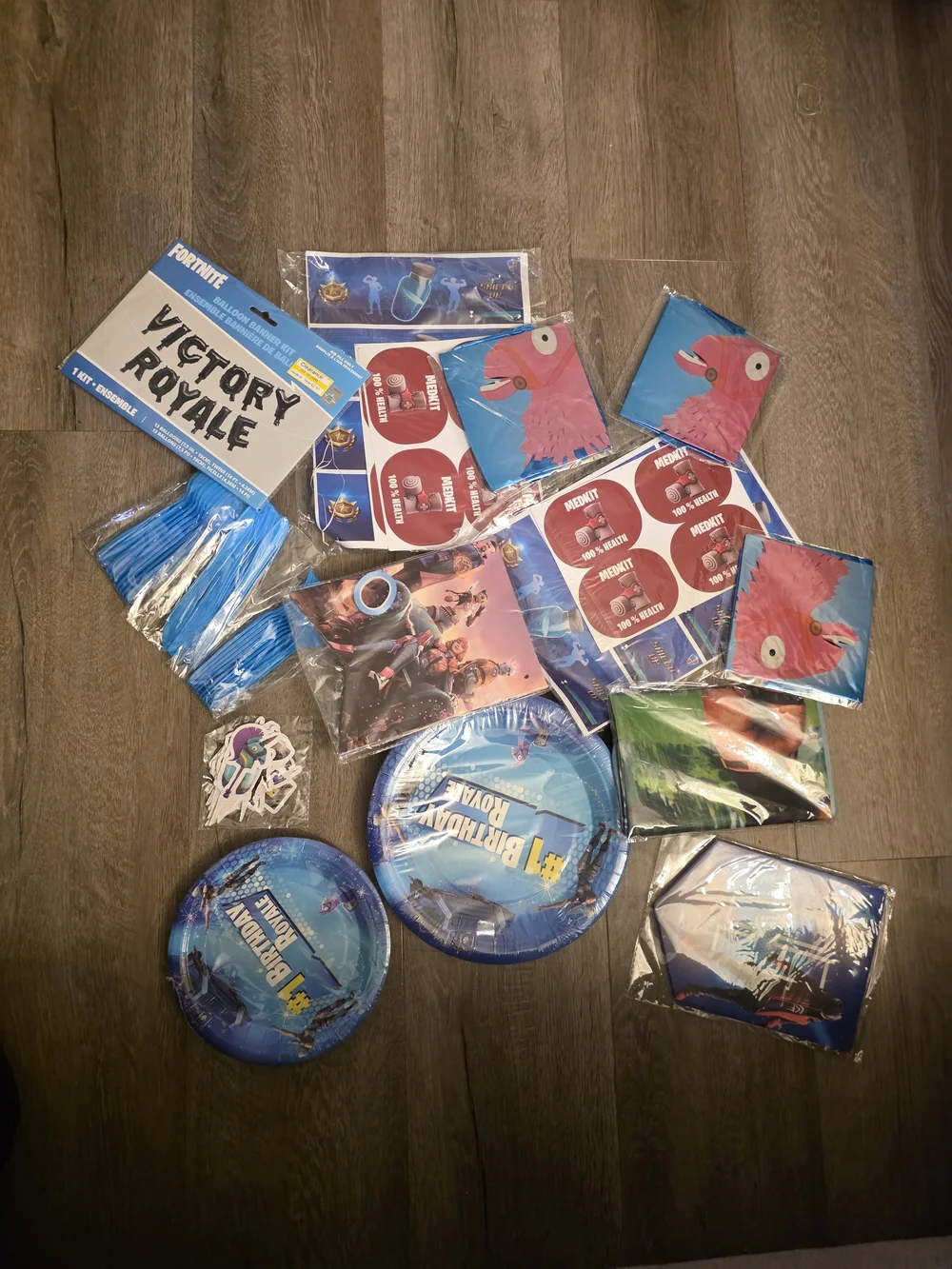Fortnite Victory Royale Blue Party Tableware Set